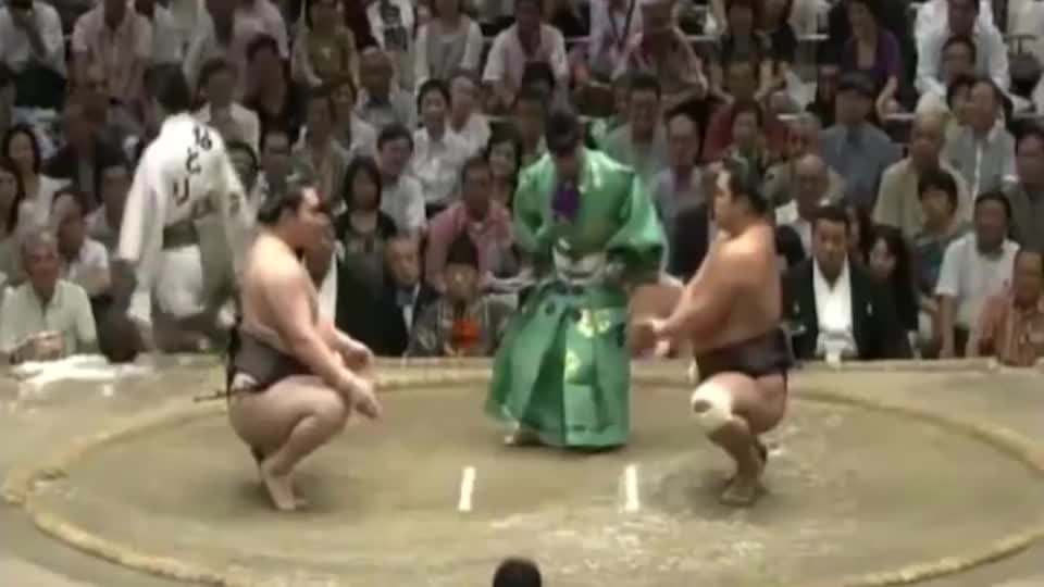 「相扑vs泰拳」（相扑选手vs格斗）